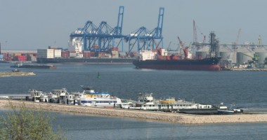 Stire din Economie : Marinar dispărut de la bordul unei nave