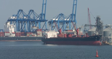 Stire din Economie : Porturile Constanța și Midia: 42 de nave sub operațiuni de încărcare - descărcare
