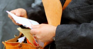 Stire din Social : Poștașii, echipați împotriva coronavirusului