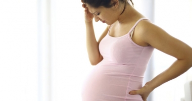 Stire din Sănătate : Ce se întâmplă cu gravidele  care stau mult timp în picioare