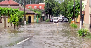 Galerie FOTO. Potop la Constanța! Zeci de străzi inundate și mașini avariate - 2
