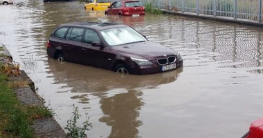 Galerie FOTO. Potop la Constanța! Zeci de străzi inundate și mașini avariate - 12