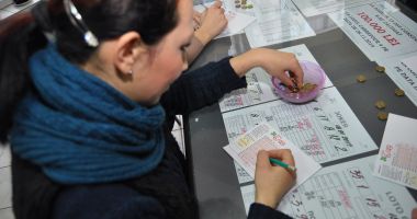 Stire din Social : Poturi uriaşe, la tragerile loto din weekend