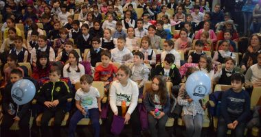 Stire din Cultură-Educație : Copiii pot viziona, în weekend, "Povestea porcului"