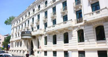 Stire din Cultură-Educație : Mărirea și decăderea celui mai luxos hotel al Constanței. Nemții și rușii puseseră ochii pe el