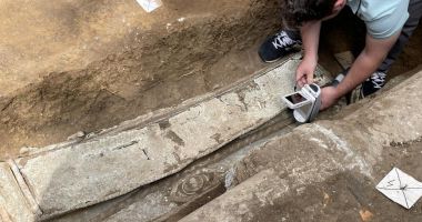 Ce ascunde misteriosul sicriu de zinc găsit în curtea bisericii „Mavrogheni”. După restaurare, a fost deschis - 2