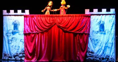 Stire din Cultură-Educație : „Povestea porcului”, spectacol online al Teatrului „Căluţul de Mare”