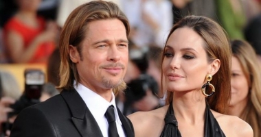 Stire din Monden : Angelina Jolie NU se mai desparte de Brad Pitt. Vedeta a suspendat divorțul