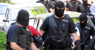Stire din Eveniment : Poveste cu iz de cămătărie  și tranzacții dubioase. Ce se întâmplă dacă iei bani cu camătă