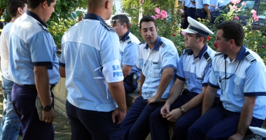 Polițiștii nu mai cred în poveștile cu zâne: "S-a legalizat sclavia, vom face muncă forțată pentru 4 lei pe oră" - 4