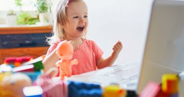 Stire din Cultură-Educație : Povești de iarnă cu spiriduși și oameni de zăpadă
