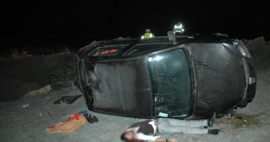 Stire din Eveniment : IMAGINI ȘOCANTE / Accident rutier GRAV. Un tânăr a MURIT după ce s-a răsturnat cu mașina