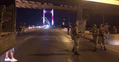 FOTO ȘI VIDEO. LOVITURĂ DE STAT ÎN TURCIA. LEGEA MARȚIALĂ, DECRETATĂ. AVIOANE MILITARE ȘI TANCURI, ÎN ACȚIUNE - 2