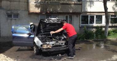 MAȘINĂ DISTRUSĂ de flăcări în zona Abator /  GALERIE FOTO - 5
