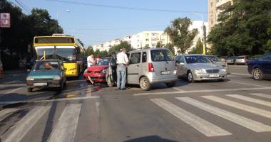 Stire din Eveniment : Galerie foto. Accident rutier în Constanța! Patru mașini implicate, două victime