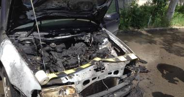 MAȘINĂ DISTRUSĂ de flăcări în zona Abator /  GALERIE FOTO - 3