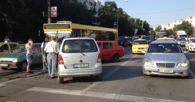 Galerie foto. Accident rutier în Constanța! Patru mașini implicate, două victime - 2
