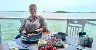 Stire din Actualitate : „Dobrogea cu gust” ajunge la Cherhanaua Ovidiu: savoare pescărească, peisaj de poveste și liniște pe malul lacului