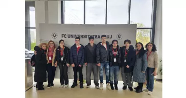 Stire din Cultură-Educație : Colegiul Național de Arte „Regina Maria” strălucește la Olimpiada Națională de Interpretare Vocală și Instrumentală