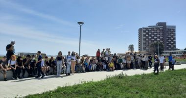 Stire din Cultură-Educație : GALERIE FOTO. Zeci de elevi ai Colegiului Economic Mangalia au strâns deșeurile dintre Saturn și Venus