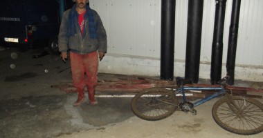 Stire din Eveniment : Cu bicicleta, la furat de fier vechi