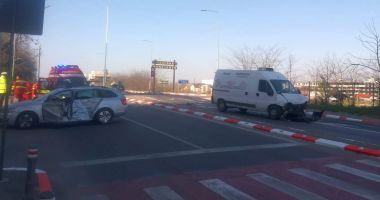 Stire din Eveniment : GALERIE FOTO/ ACCIDENT RUTIER pe varianta Constanței. Mașini făcute praf!