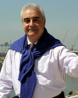 Stire din Politică-Administrație : Dinu Gheorghe: "Construim locuințe din banii Primăriei!"