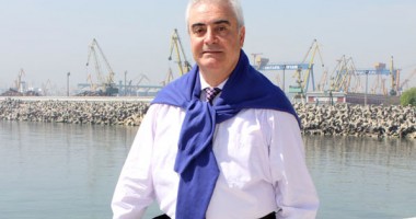 Stire din Politică-Administrație : Dinu Gheorghe: "Constanța este  o ruină, dar are pasarelă și vaporașe"