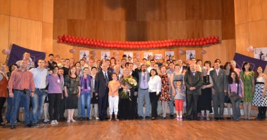 Stire din Politică-Administrație : "S-a născut o stea", dedicație specială pentru Dinu Gheorghe