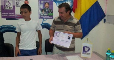 Stire din Politică-Administrație : Consilierul județean Ion Radu, gazdă pentru eroul de la Segarcea