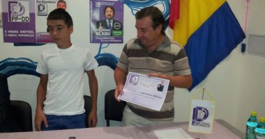 Stire din Politică-Administrație : Consilierul județean Ion Radu, gazdă pentru eroul de la Segarcea