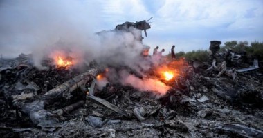 Stire din Actualitate : Mărturii cutremurătoare despre avionul doborât în Ucraina"Am văzut OAMENI CĂZÂND DIN CER"
