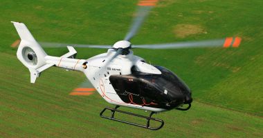 Un elicopter militar S-A PRĂBUȘIT PE O ȘOSEA: patru victime