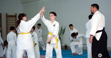 Stire din Sport : Practicanții de Aikido, invitați la stagiul de la Nisipurile de Aur