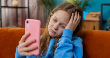 Stire din Actualitate : Derularea clipurilor pe TikTok poate provoca ”putrezirea creierului”