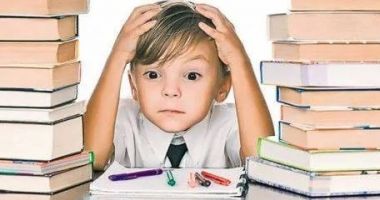 Stire din Cultură-Educație : Ce spune ministrul Educației despre temele elevilor pentru acasă