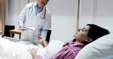 Stire din Sănătate : Prea săraci să meargă la medic! Pacienți  care mor cu zile  din cauza neajunsurilor
