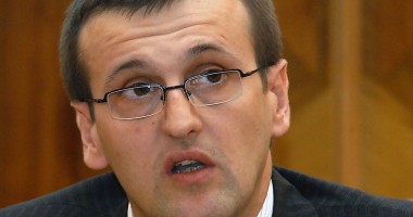 Stire din Politică-Administrație : Cristian Preda vrea vot de la 16 ani