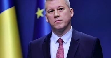 Stire din Eveniment : Cătălin Predoiu spune că cei patru şefi din IPJ Constanţa nu au fost demişi, ci „eliberaţi din funcţie la cerere”