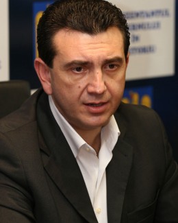 Stire din Politică-Administrație : Palaz: Tusac și prietenii lui fac "Vrei să fii miliardar?" cu banii publici