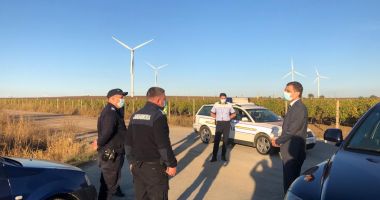 Carantină la Fântânele. Poliţia păzeşte intrarea şi ieşirea din localitate - 2