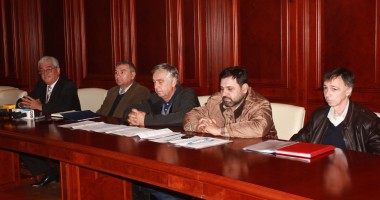 Stire din Politică-Administrație : Află când va sosi gabara care va transporta autovehiculele grele de pe un mal pe celălalt, la Agigea
