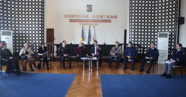 Stire din Politică-Administrație : Colegiul Prefectural reunit pentru a stabili modul în care instituțiile din subordine acționează în această perioadă