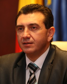 Stire din Politică-Administrație : Ce "bucurii" i-a făcut prefectul Palaz lui Tusac