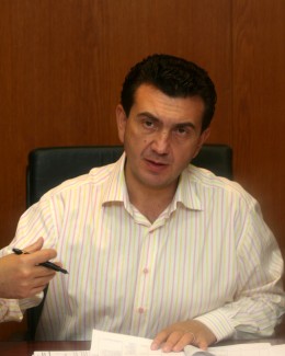 Stire din Politică-Administrație : "Aștept documentul și îl schimb din funcție pe Tusac!"
