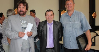 Stire din Politică-Administrație : Aleșii județeni au primit certificatele doveditoare de la membrii BEJ