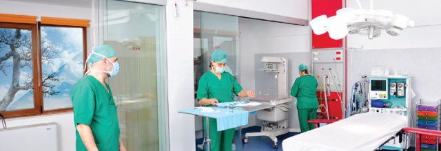 Stire din Sănătate : Bebe "uriaș", adus pe lume la maternitatea Isis