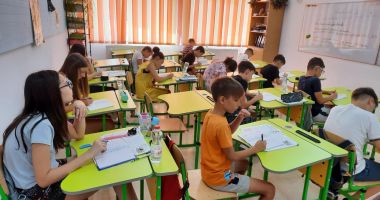 Stire din Cultură-Educație : Pregătiri pentru viața de gimnazist la Liceul "Ioan Cotovu" din Hârșova