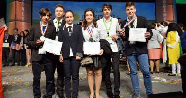 Stire din Cultură-Educație : Premianții de la Houston  împărtășesc experiența colegilor
