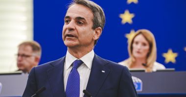 Stire din Actualitate : Premierul grec se aşteaptă la venituri din turism de cel puţin 18 miliarde de euro în 2022
